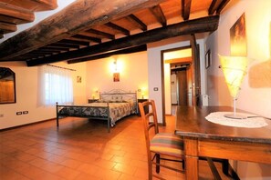 2 bedrooms, Internet - Dolce Agogia Two-Bedroom House for 6 people - second floor with stairs (Passignano sul Trasimeno)