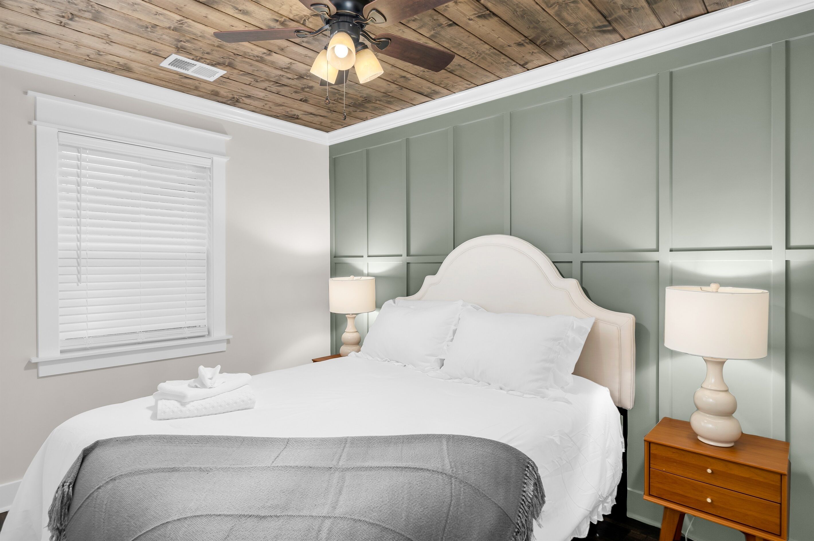 2 dormitoris, planxa i posts de planxar, wifi gratuïta i roba de llit 