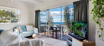 Beach House on Booth