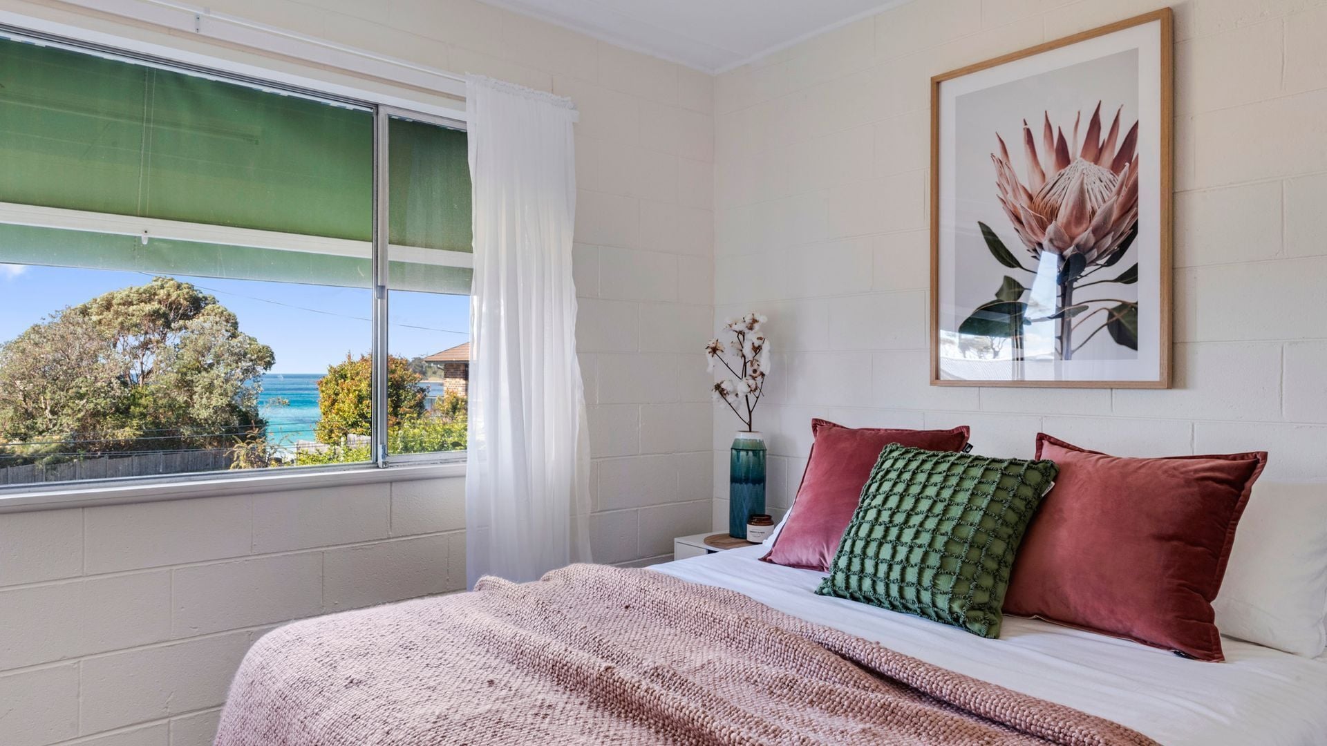 4 bedrooms, bed sheets