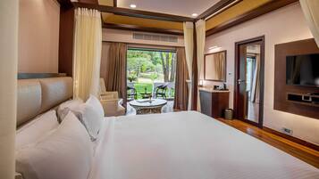 Luxury Suite, Balcony, Hill View | Individually furnished, desk, soundproofing, iron/ironing board