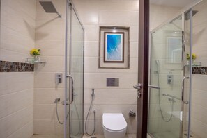 Deluxe Room, Balcony, Hill View | Bathroom - Avana Resort (Mettupalayam)