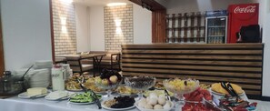 Buffet déjeuner gratuit tous les jours