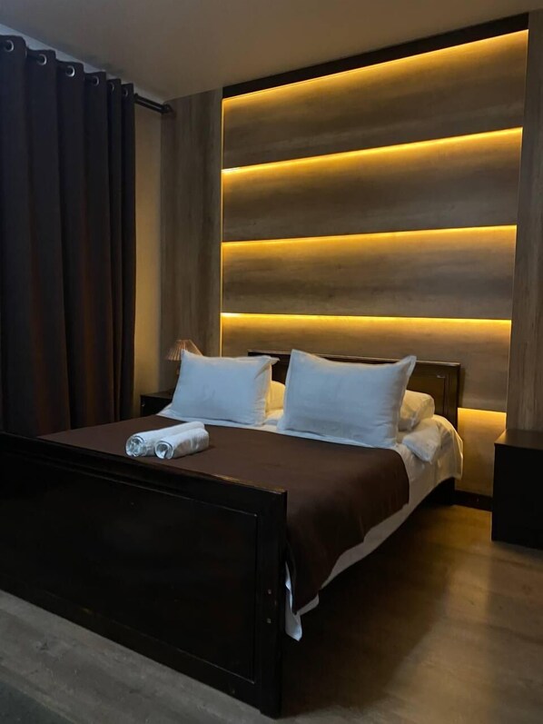 舒适套房, 城市景观 | 特色家居、办公桌、笔记本电脑工作区、熨斗/熨衣板