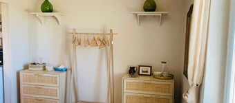 Cozy cottage with 1 bedroom near Cordes Sur Ciel with AC & WiFi