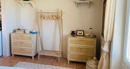 GĂźte confortable avec 1 chambre prĂšs de Cordes Sur Ciel avec AC et WiFi