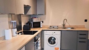 Private kitchen - Lovely 1-bed Apartment 5 Mins From Romford Station (Romford)