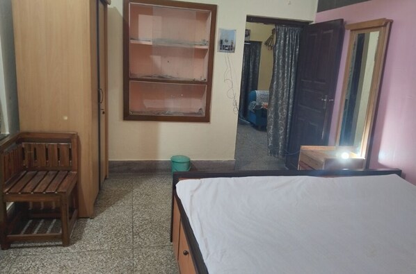 4 bedrooms, WiFi, bed sheets