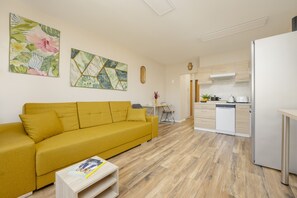 케이블 채널 시청이 가능한 24인치 평면 TV, 유료 영화, 스트리밍 서비스