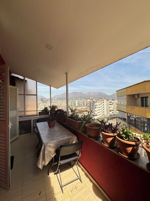 Outdoor dining - FIA Rentals 3BD Tirana 49 - Top Floor (Tirana)