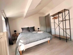 2 dormitorios, tabla de planchar con plancha, wifi gratis y ropa de cama
