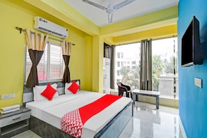 Desk, free WiFi - 7 Dayz Inn (Barasat)