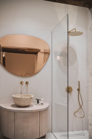 Dusche, Haartrockner, Bidet, Handtücher