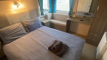 Cabin | 2 bedrooms, iron/ironing board, free WiFi, bed sheets