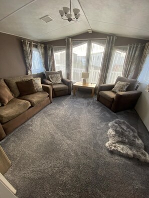 Cabin | Living area | Fireplace - Impeccable 2-bed Lodge in Ashington (Ashington)