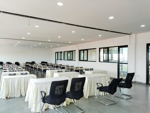 Meeting facility - Yayah Guest House Syariah by Cocotel (Dramaga)
