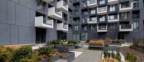 المنشأة من الخارج