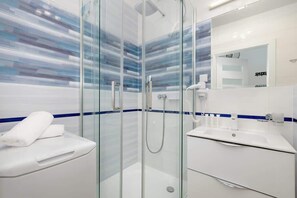 Douche, sèche-cheveux