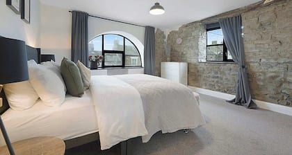 Detached three Bedroom Family Home Hot Tub Stay