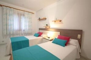 4 bedrooms, desk, iron/ironing board, travel cot