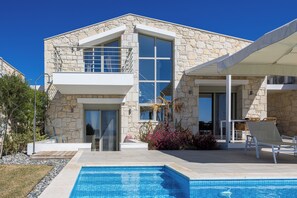 Front of property - Nikiti Dream Villas (Sithonia)