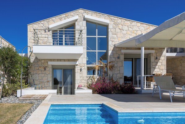 Front of property - Nikiti Dream Villas (Sithonia)