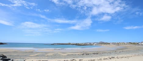 Una playa cerca
