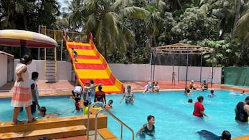 Pool waterfall
