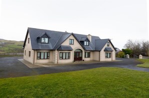 House | Exterior - Spacious House in Beautiful Malin Head (Malin)