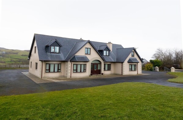 Exterior - Spacious House in Beautiful Malin Head (Malin)