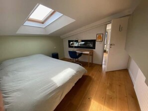3 camere, una scrivania, ferro/asse da stiro, Wi-Fi gratuito