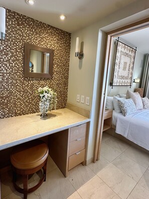 3 bedrooms, in-room safe, iron/ironing board, travel crib
