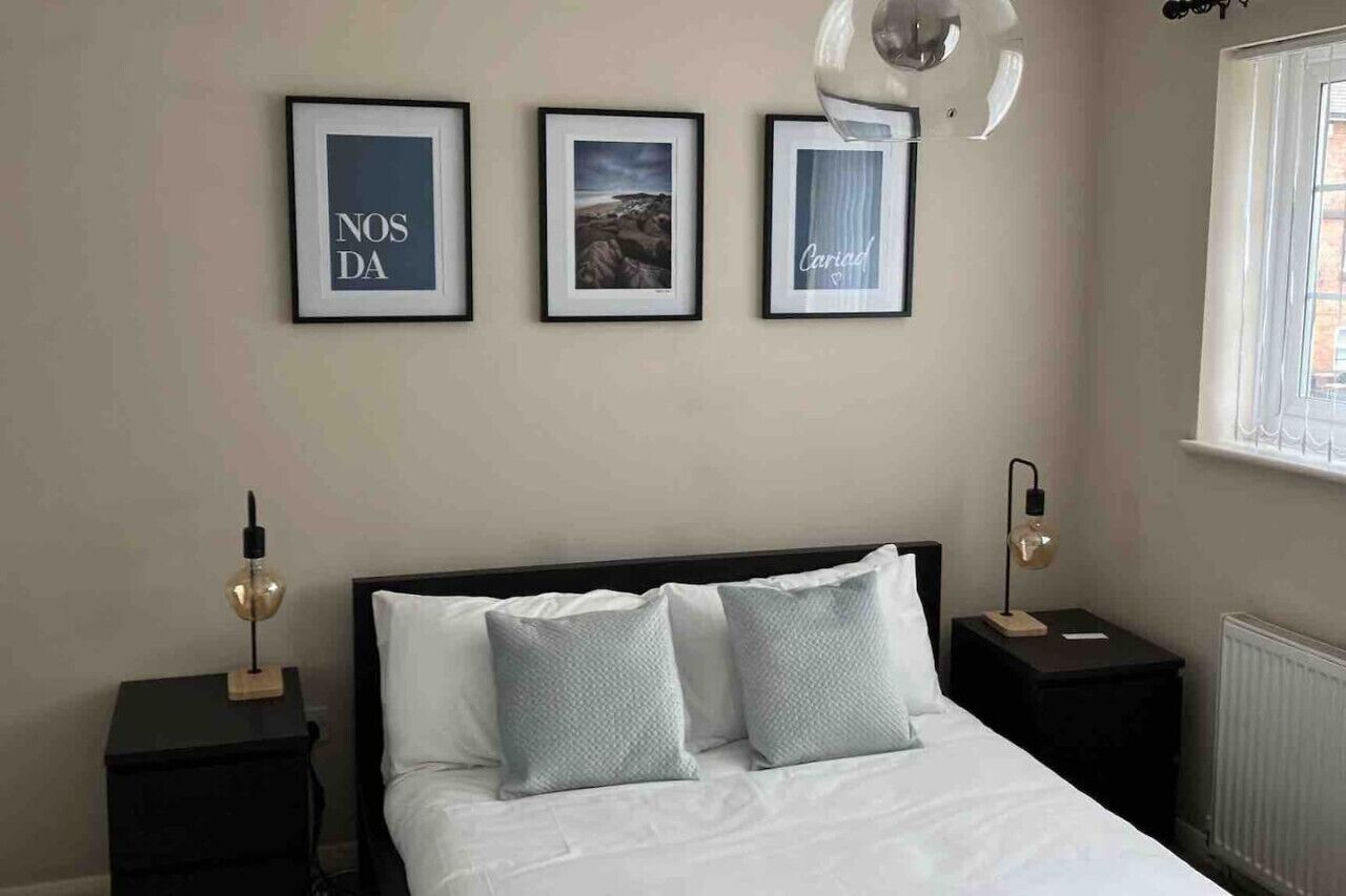 2 bedrooms, desk, iron/ironing board, travel cot