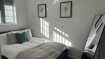 3 bedrooms, desk, iron/ironing board, WiFi