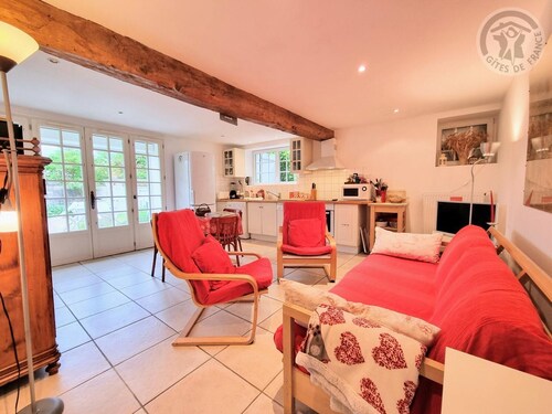 Renovated cottage with enclosed garden in Boissets