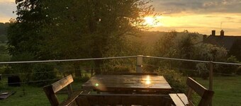 Charming quiet cottage with garden and included wifi