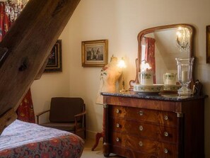6 bedrooms, free WiFi - Charming quiet cottage with garden and included wifi (Le Brethon)