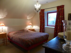 6 bedrooms, free WiFi - Charming quiet cottage with garden and included wifi (Le Brethon)