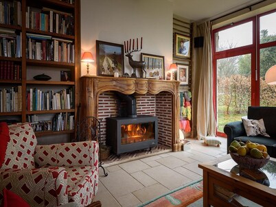 Charming quiet cottage with garden and included wifi
