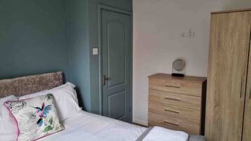 1 bedroom, desk, iron/ironing board, WiFi