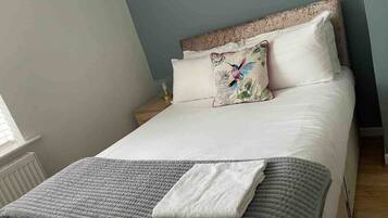 1 bedroom, desk, iron/ironing board, WiFi