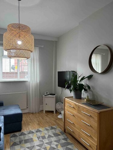 Stylish Stay| Cardiff Bay | Parking| Long Stay