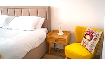 3 bedrooms, desk, iron/ironing board, travel crib