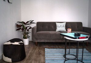 TV - Exclusive   | City Centre | Free Parking (Cardiff)