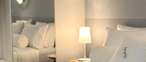 DAPHNE SUITE BY K&K | 2 bedrooms, iron/ironing board, free WiFi, bed sheets