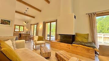 Télévision, cheminée