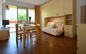 TV - Seafront studio with terrace (Bibione)