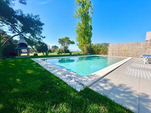 Villa, 4 slaapkamers, privézwembad, uitzicht op tuin | Zwembad | Een buitenzwembad