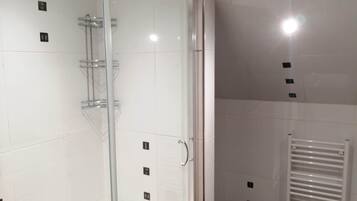 House, 2 Bedrooms | Bathroom | Shower, rainfall showerhead, hair dryer, towels