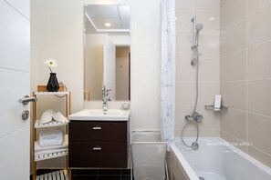 Apartment | Bathroom | Separate tub and shower, deep soaking tub, towels
